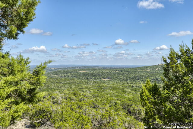 305 Spanish Pass Property Photo 11