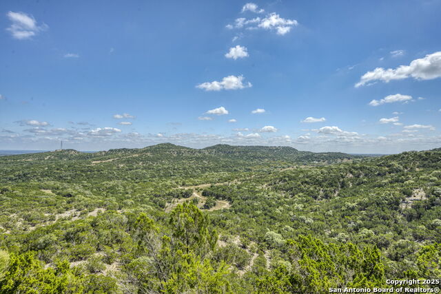 305 Spanish Pass Property Photo 12