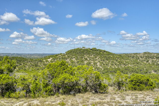 305 Spanish Pass Property Photo 13