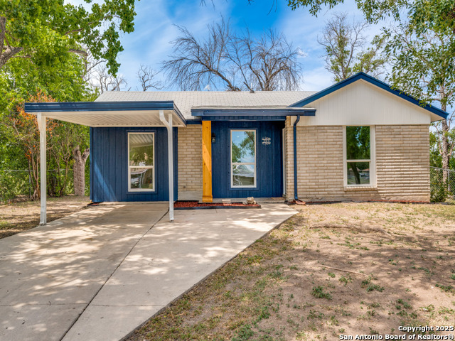 203 Lynhaven Property Photo 1
