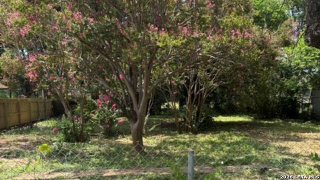 208 Mercedes Property Photo 1