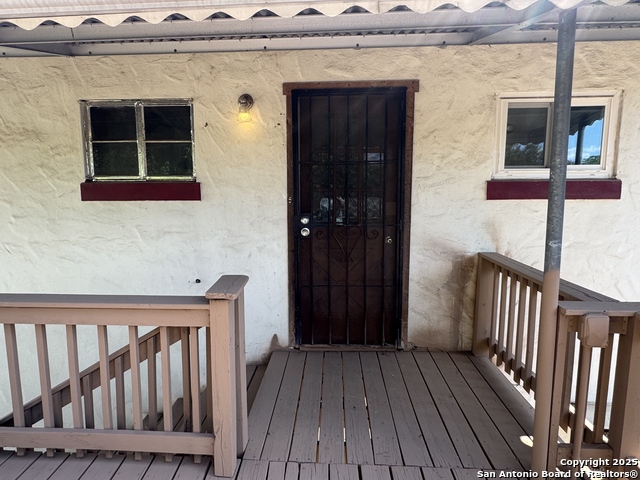 108 Robert E Lee Property Photo 4