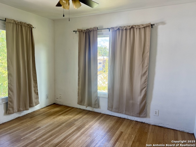 108 Robert E Lee Property Photo 5