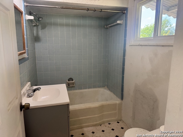 108 Robert E Lee Property Photo 6