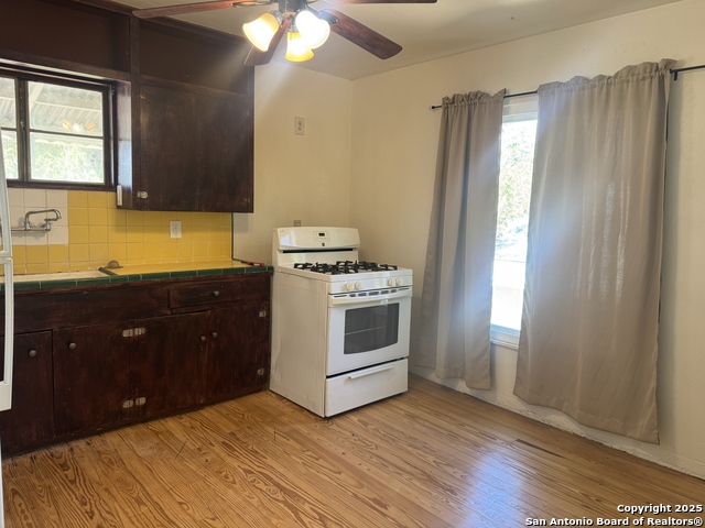 108 Robert E Lee Property Photo 7