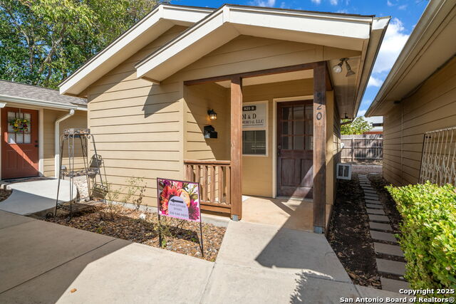 920 E Blanco Property Photo 6
