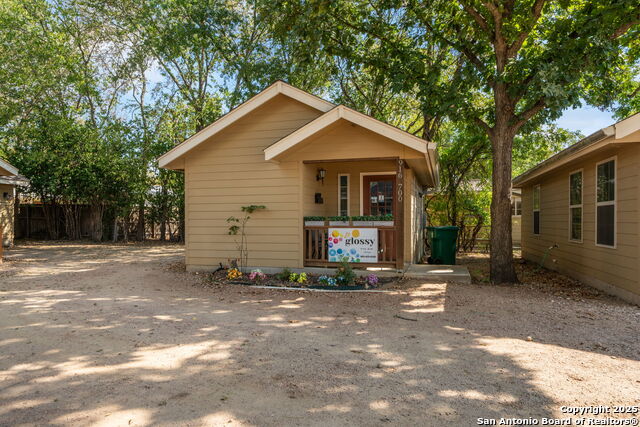 920 E Blanco Property Photo 7