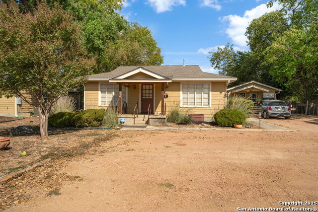 920 E Blanco Property Photo 8