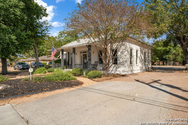 920 E Blanco Property Photo 11