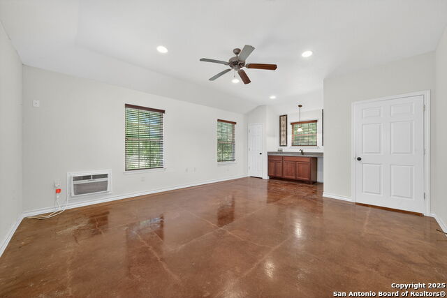 920 E Blanco Property Photo 17