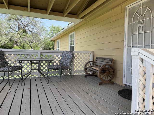 1243 Gillette Blvd Property Photo 3