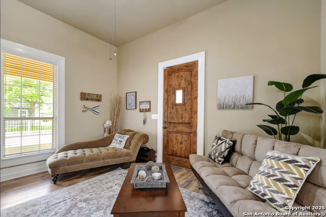 1246 Waverly Property Photo 4