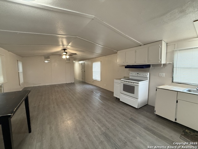 566 Bliss Property Photo 7