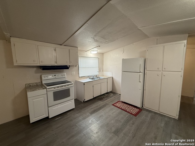 566 Bliss Property Photo 8
