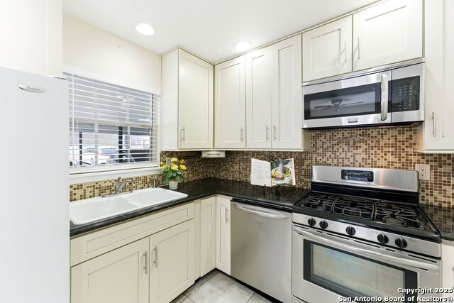 8038 Broadway St Property Photo 1