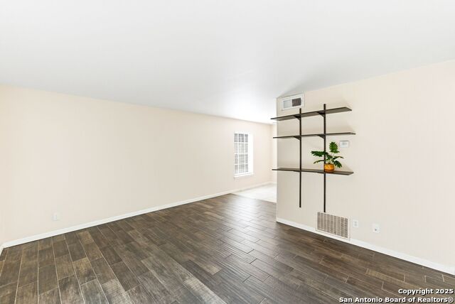 8038 Broadway St Property Photo 9