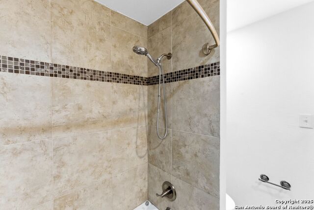 8038 Broadway St Property Photo 16