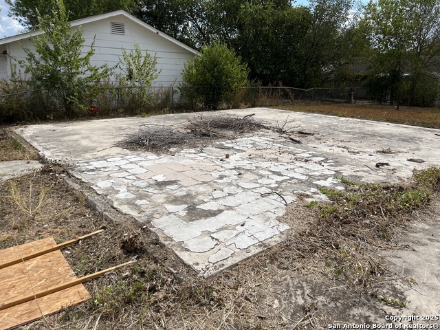 5730 Broken Lance Property Photo 3