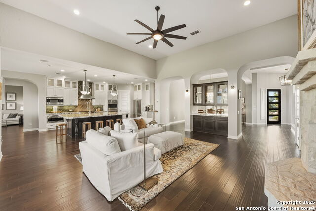 7903 Vanity Hill Property Photo 8