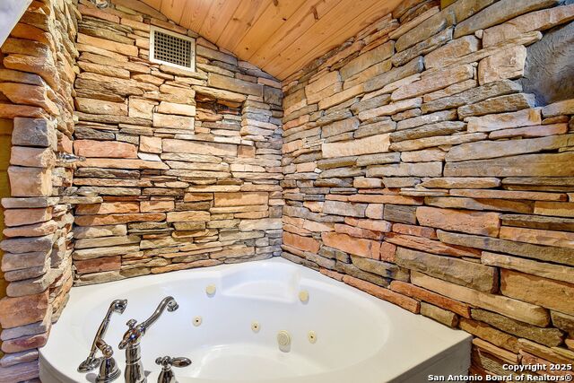 920 Pebble Beach Dr Nw Property Photo 5