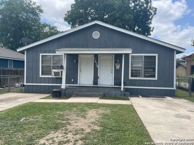 1636 Santa Anna Property Photo 1