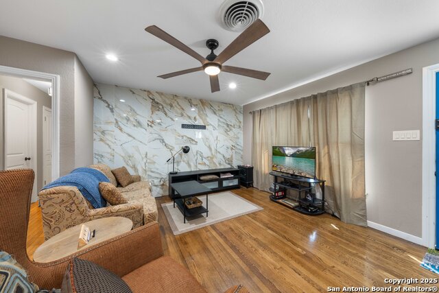 435 Savannah Property Photo 7