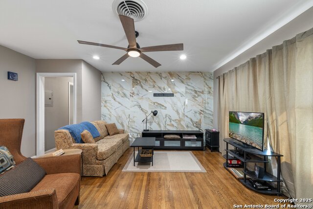 435 Savannah Property Photo 8