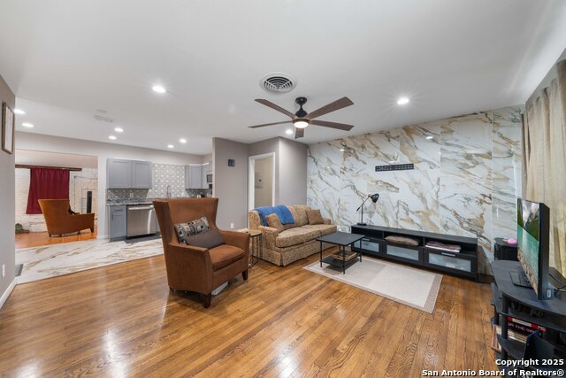 435 Savannah Property Photo 9
