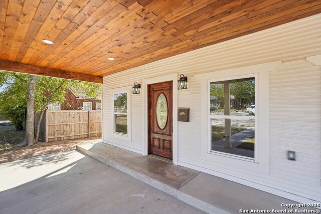 1513 Jefferson St Property Photo 2