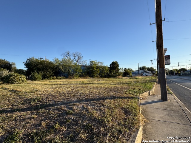 407 Castroville Property Photo 6