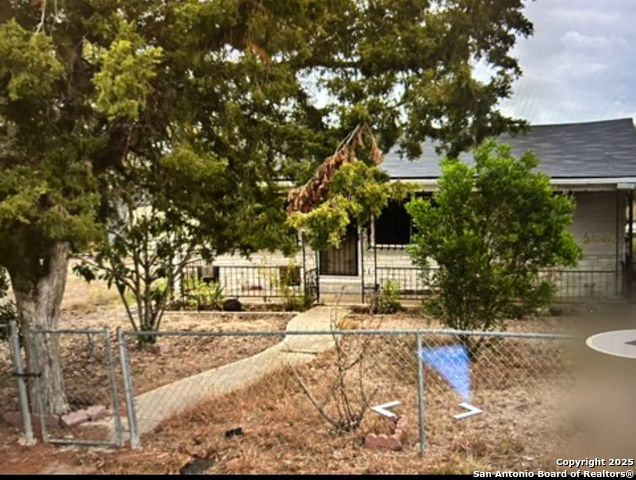 916 Sw 39th Property Photo 1