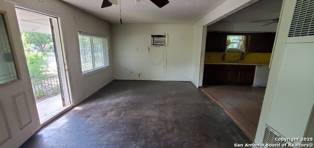 916 Sw 39th Property Photo 6