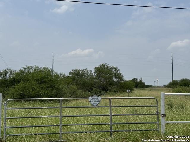 2550 Interstate 35 Property Photo 1