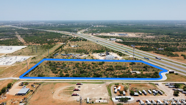 2550 Interstate 35 Property Photo 2