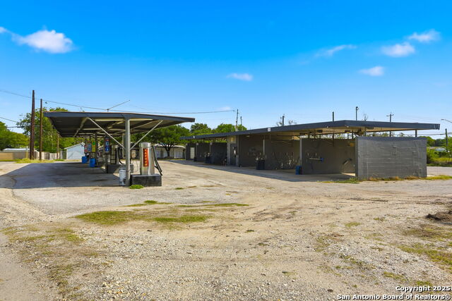 2703 Vance Jackson Property Photo 3