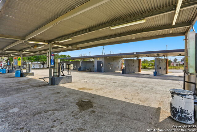 2703 Vance Jackson Property Photo 4