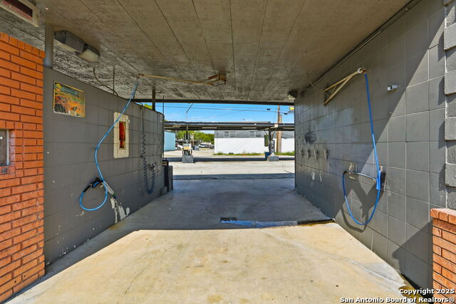 2703 Vance Jackson Property Photo 7