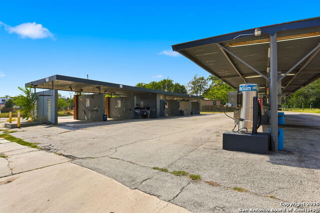 2703 Vance Jackson Property Photo 14