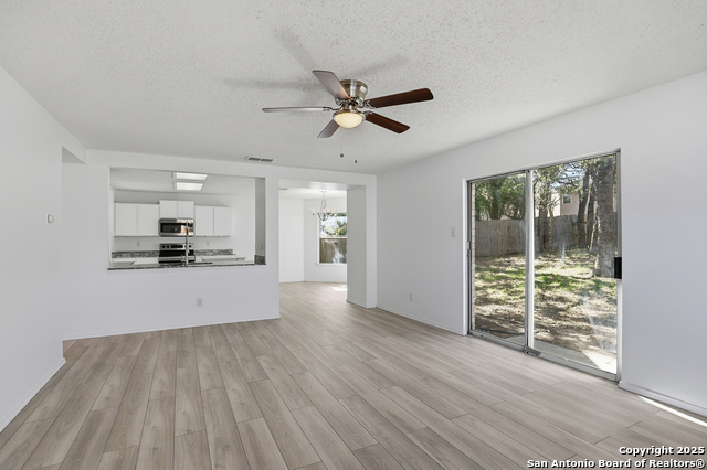 435 Territory Oak Property Photo 6