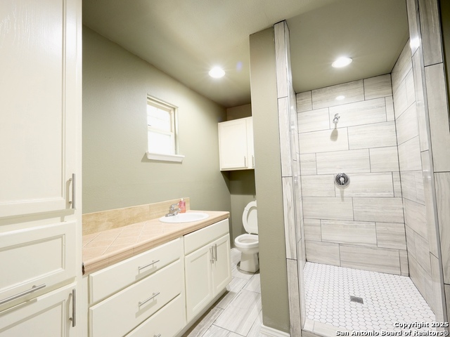 1330 Fenfield Property Photo 7