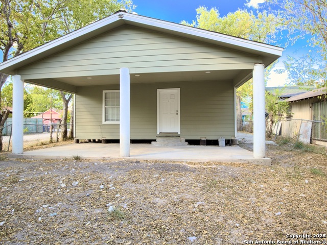 1330 Fenfield Property Photo 10