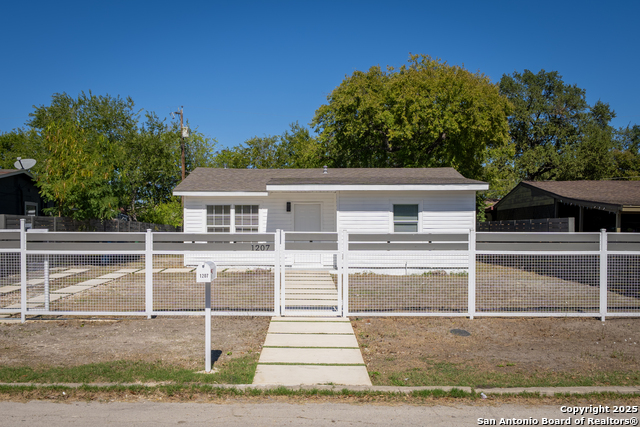 1207 W Gerald A Property Photo 1