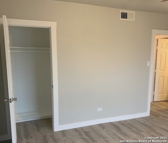 615 Vance Jackson Property Photo 8