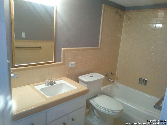 615 Vance Jackson Property Photo 9