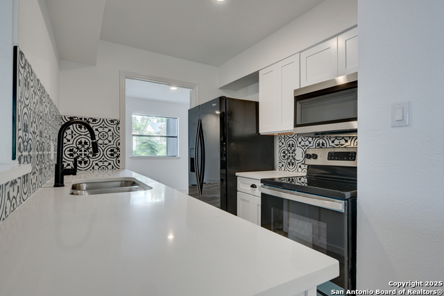 8903 Ridge Sky St Property Photo 3