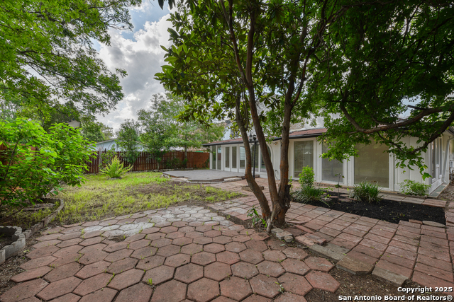 8903 Ridge Sky St Property Photo 7