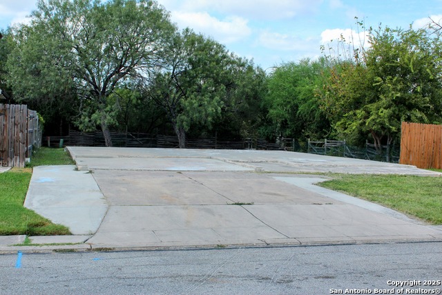 7142 Shady Elms Property Photo 1