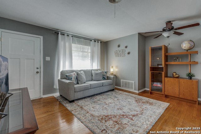 339 Edgebrook Property Photo 4