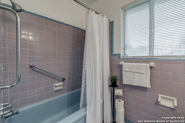 339 Edgebrook Property Photo 5
