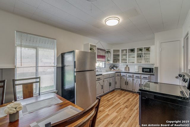 339 Edgebrook Property Photo 8